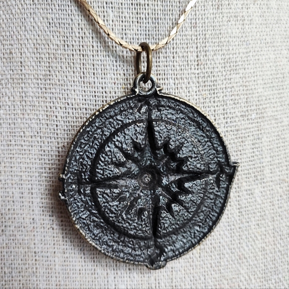 COMPASS Light Blue Pearlized Enamel Brass Tone Necklace Large Pendant Unsigned - Picture 5 of 5